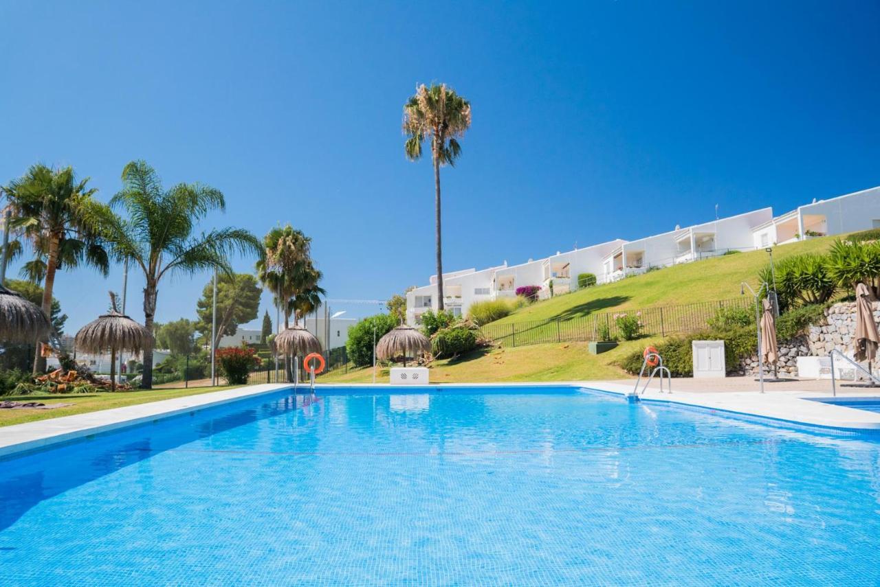 Apartment Azahara I, 25a Small Cozy With Great Views Located In The Popular Area Of Nueva Andalucia *